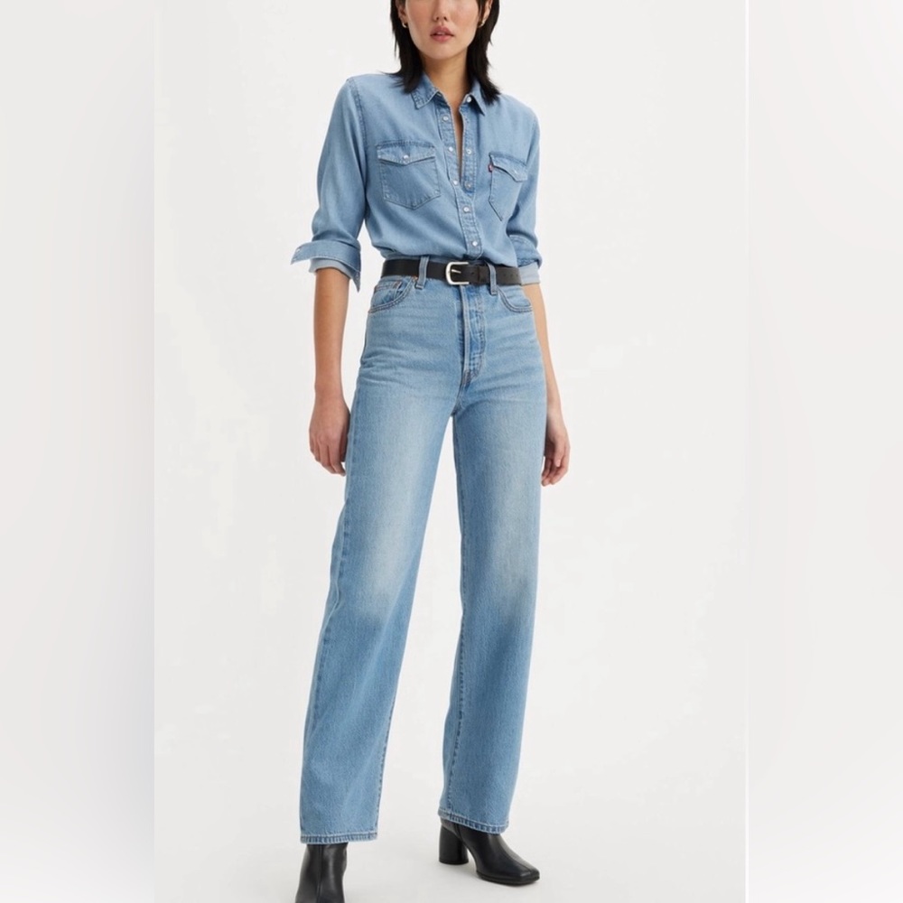 Levi’s Ribcage Straight Ankle Jeans in “In the Middle” Sz 29/27 EUC